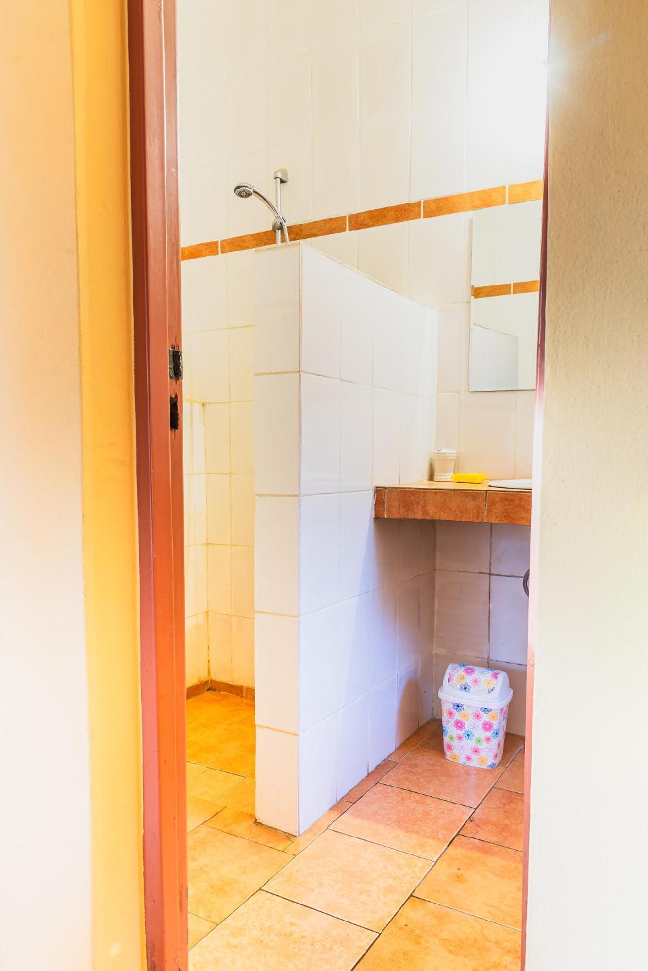 Aparthotel Jardin Tropical Bujumbura Esterno foto